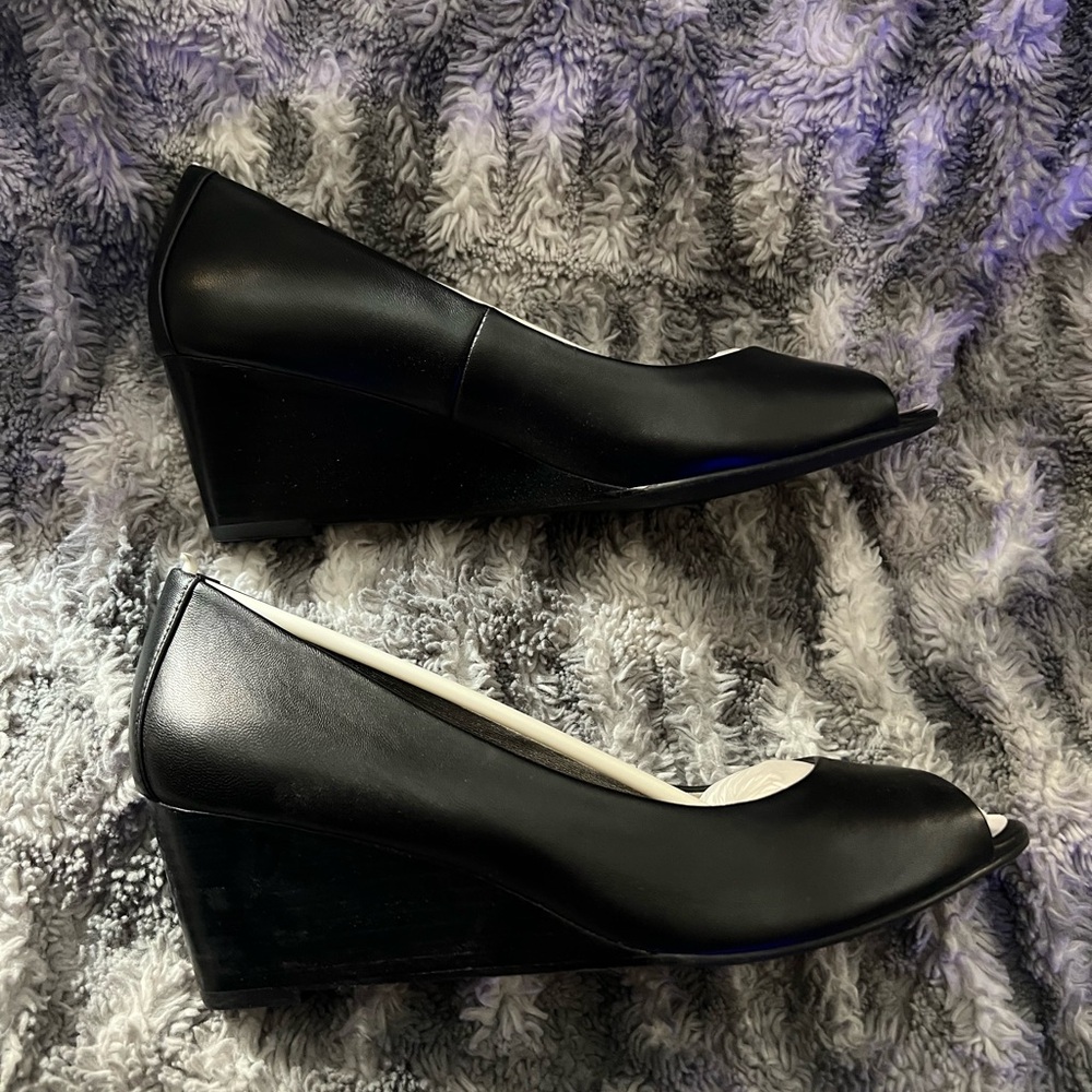 Vionic: Proud Bria Wedge (Black)